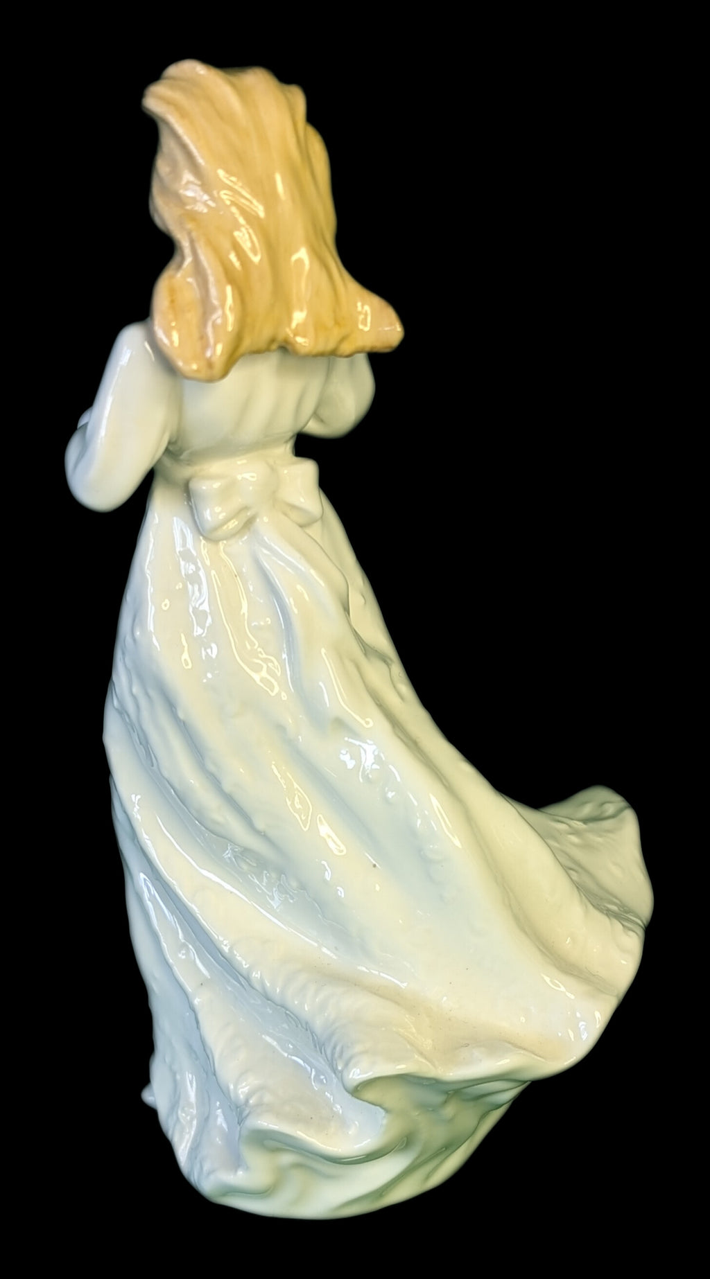 ROYAL DOULTON Fine Bone China Figurine - Loving You - HN 3389