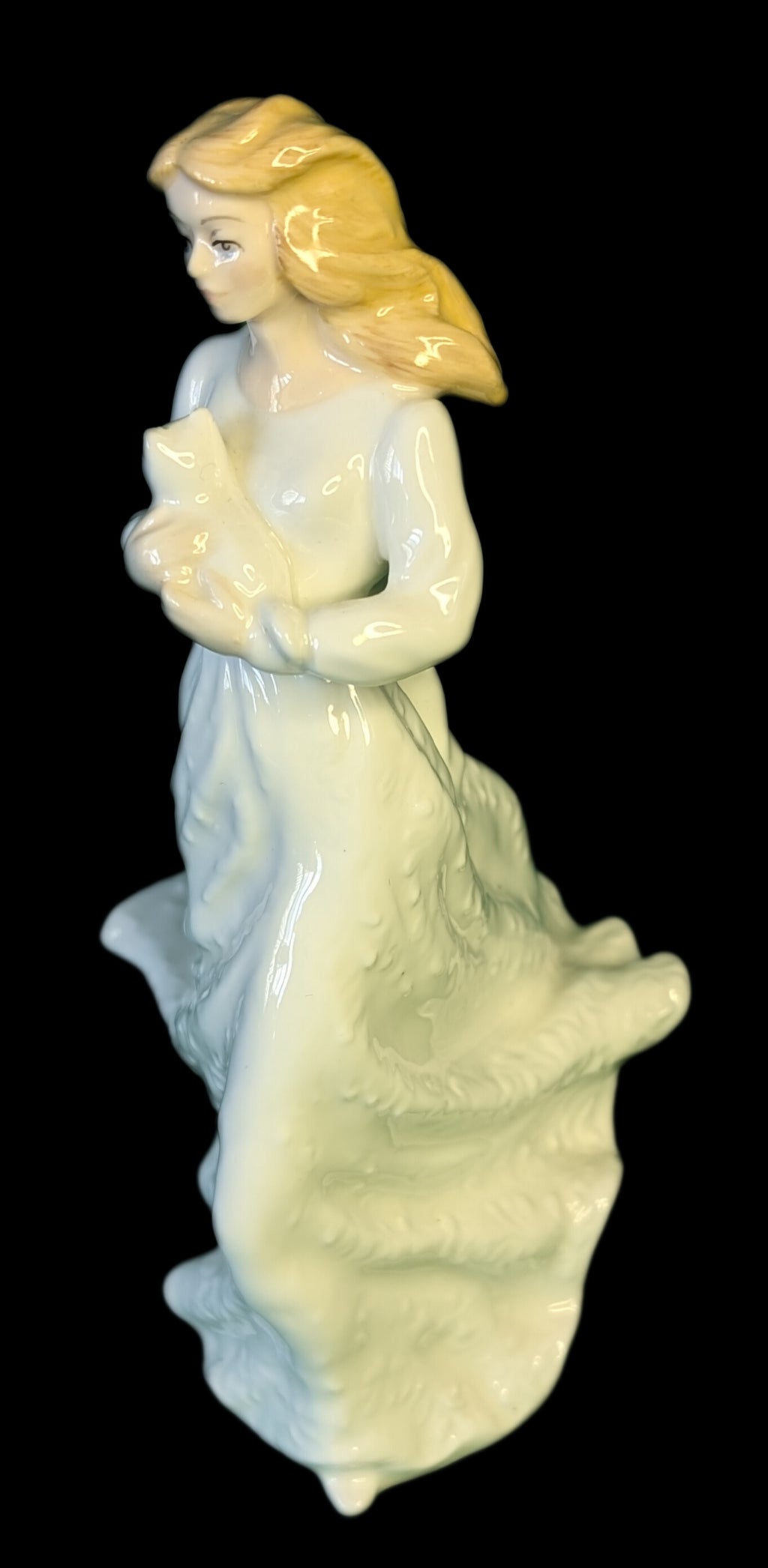 ROYAL DOULTON Fine Bone China Figurine - Loving You - HN 3389