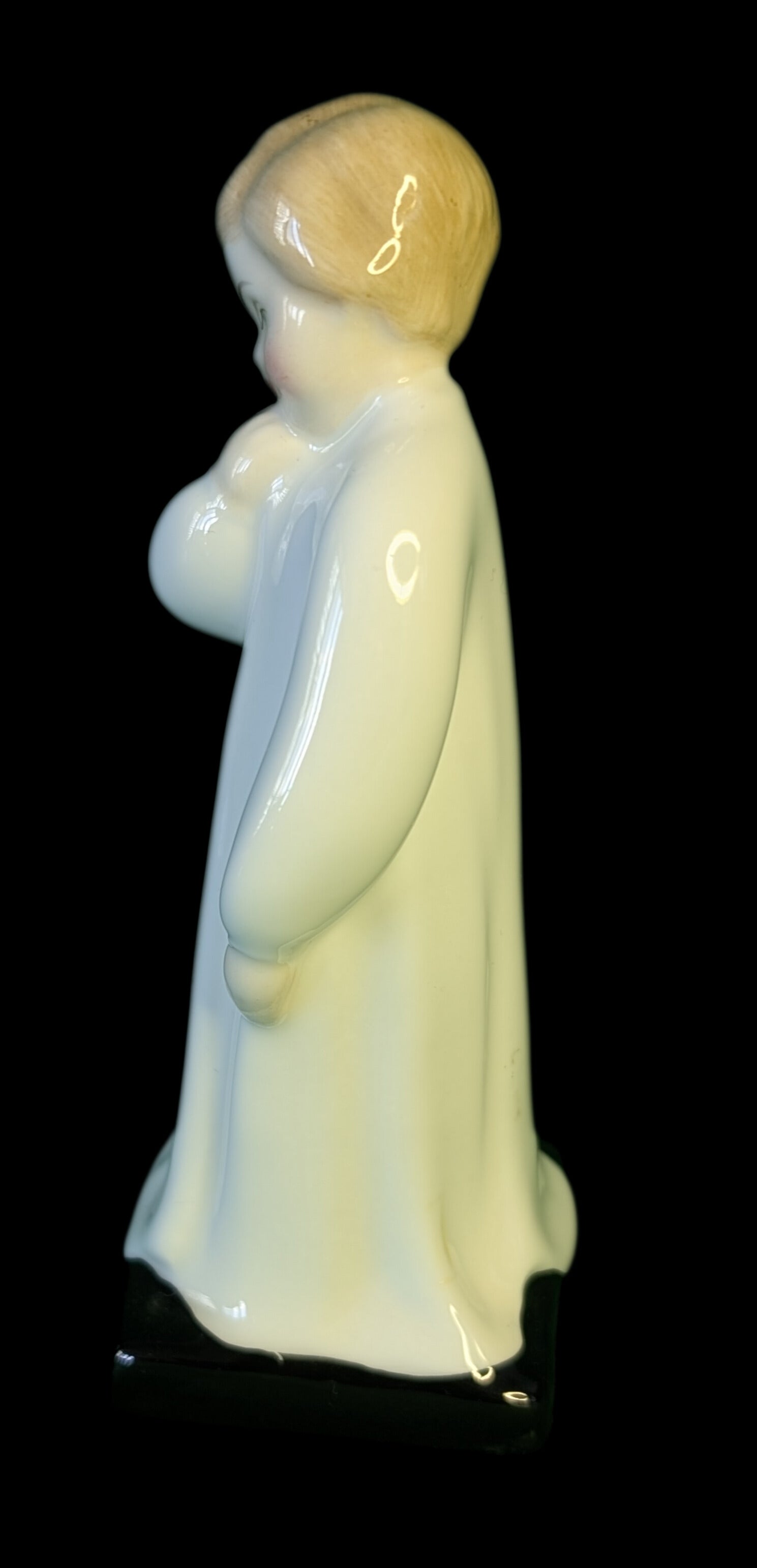 ROYAL DOULTON Fine Bone China Figurine - Darling - HN 1985