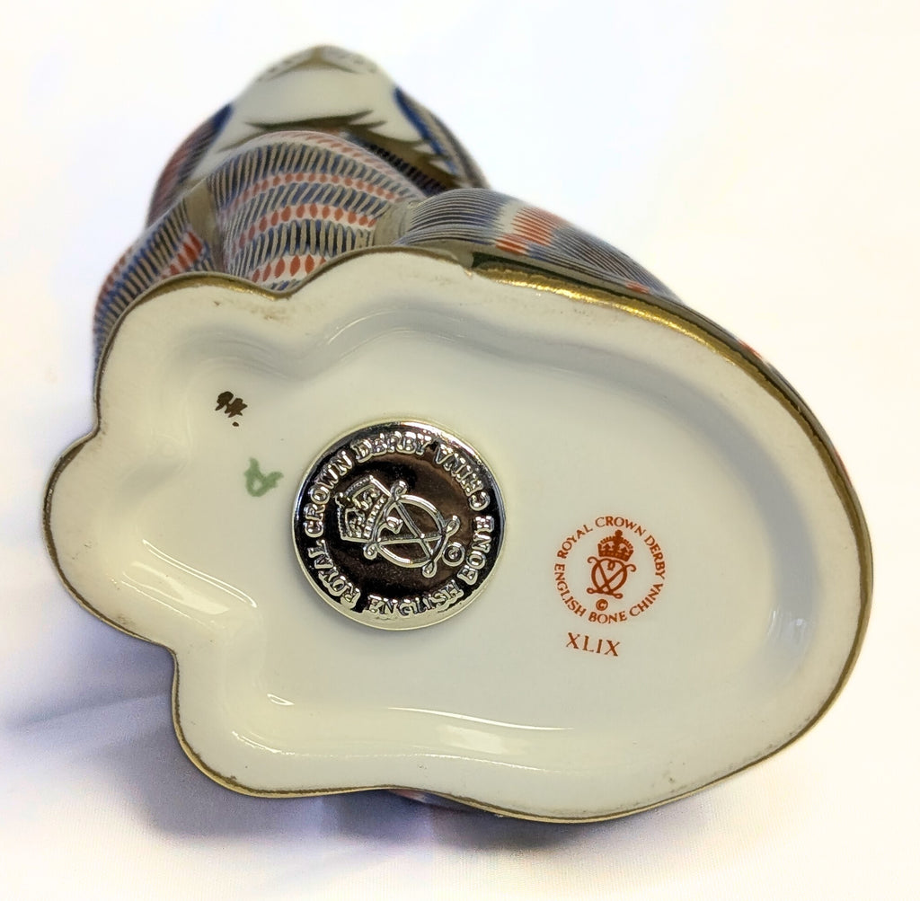 ROYAL CROWN DERBY Fine Bone China Paperweight Figurine - Imari Cat