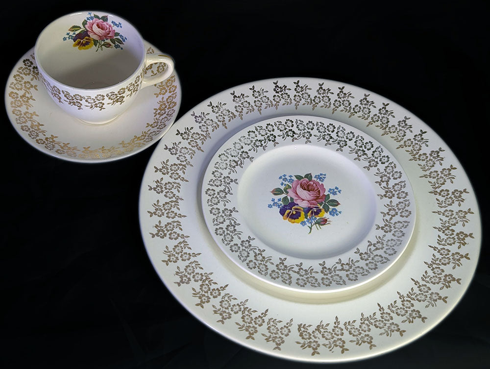 Empire Porcelain - Staffordshire - Golden Bouquet - 4 Pc Place Setting - 22 Kt