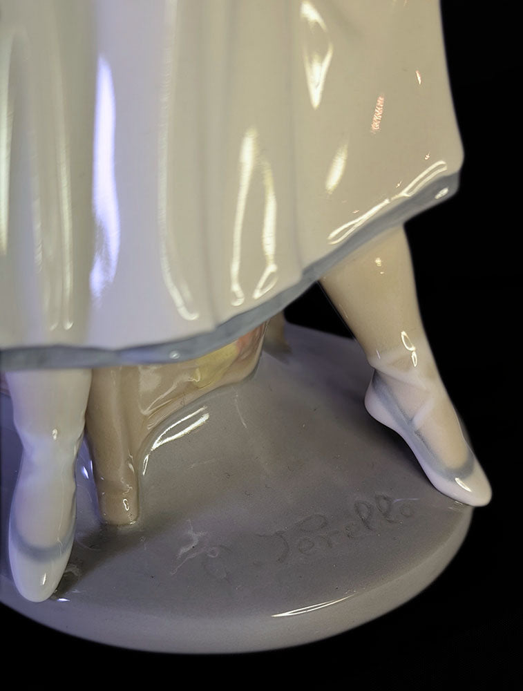 Rex Valencia D'Avila Porcelain Figurine - Limited Edition of 5000 - Young Girl