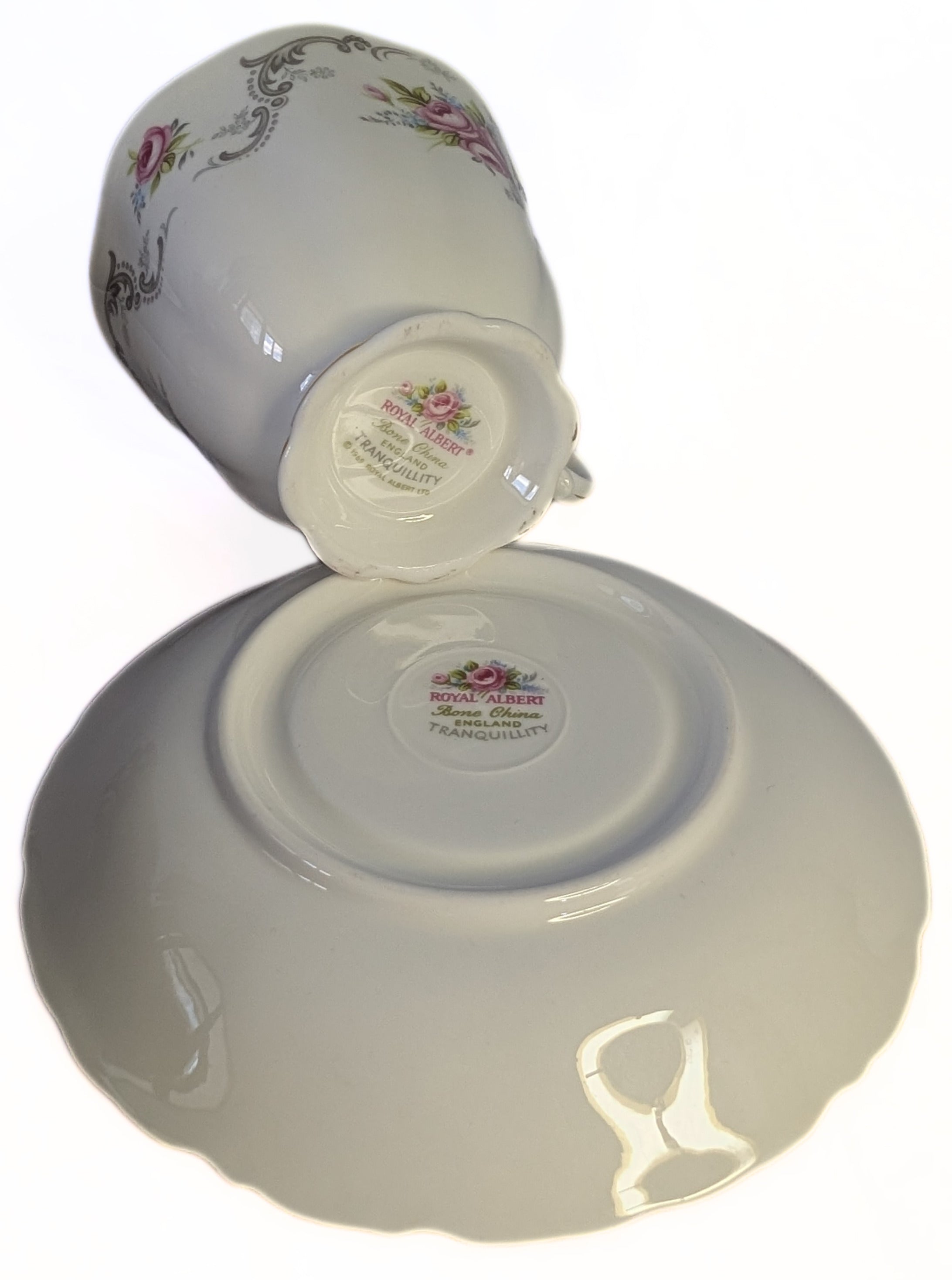 ROYAL ALBERT Fine Bone China - Tranquillity Pattern - 5 Pc. Dinner Set