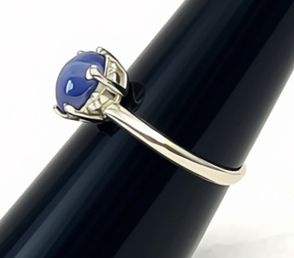 10 Kt White Gold Star Sapphire & Diamond Ring - Size 6.25