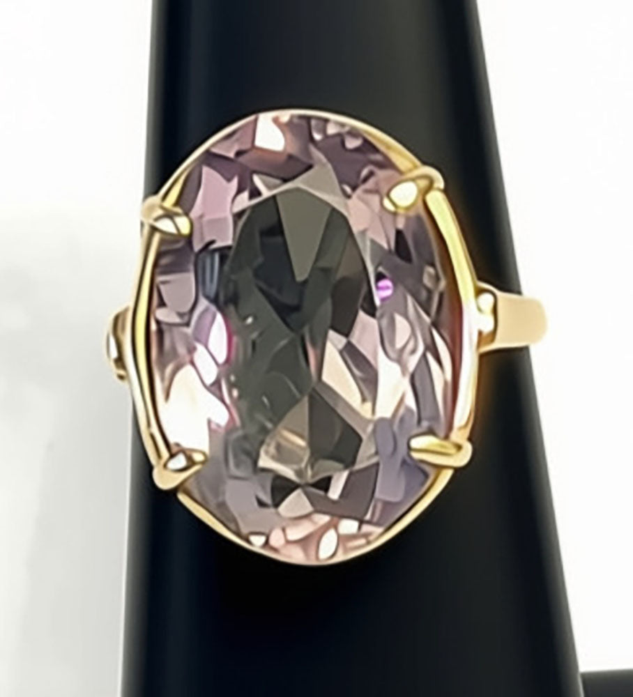 10 Kt Yellow Gold Oval Rose de France Amethyst Solitaire Ring - Size 7.75