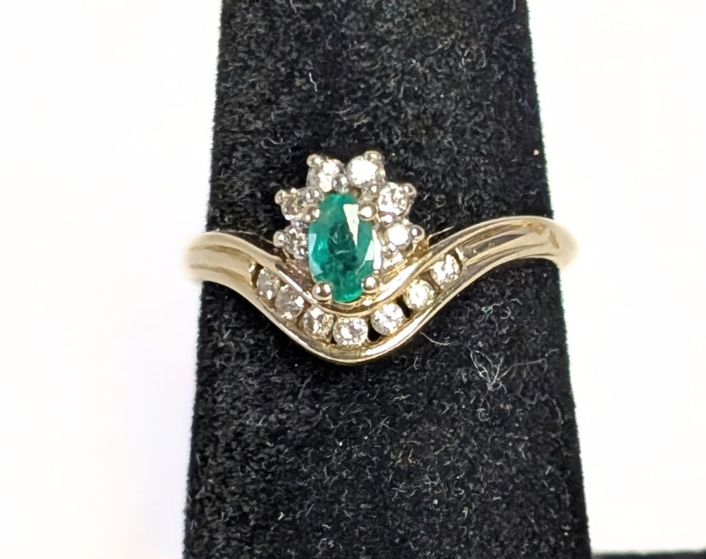 10 Kt Yellow Gold Emerald & Diamond Ring - Size 7