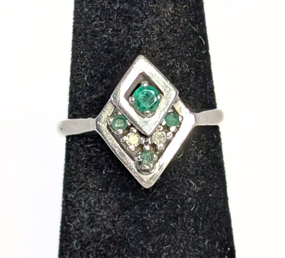 14 Kt White Gold Art Deco Emerald & Diamond Ring - Size 6