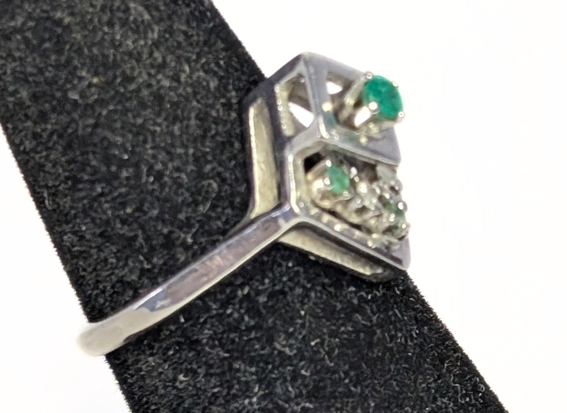 14 Kt White Gold Art Deco Emerald & Diamond Ring - Size 6