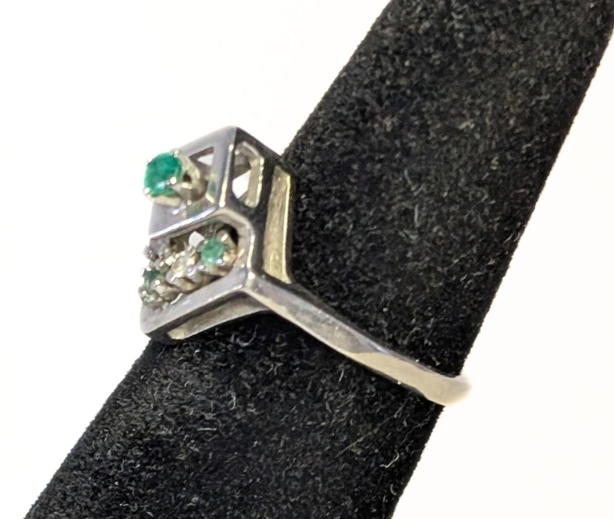 14 Kt White Gold Art Deco Emerald & Diamond Ring - Size 6