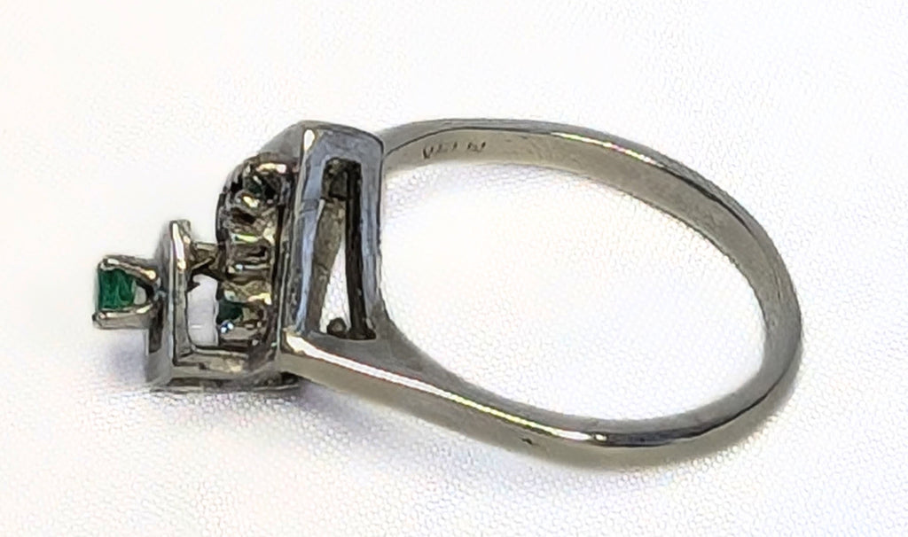 14 Kt White Gold Art Deco Emerald & Diamond Ring - Size 6
