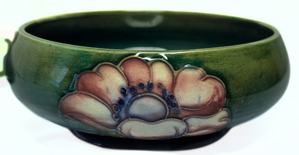 MOORCROFT Lidded Pottery Powder/ Trinket Box - Anemone Pattern - Queen Mary Seal