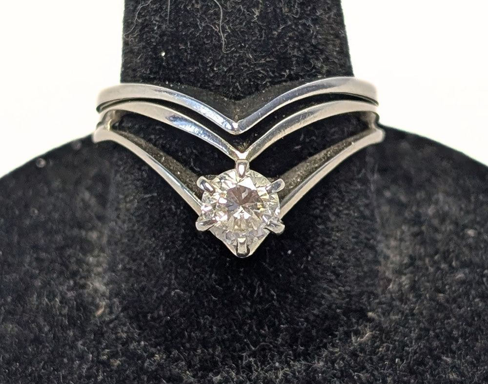 18 Kt White Gold Diamond Solitaire Engagement Ring & Band Set - Size 5.25