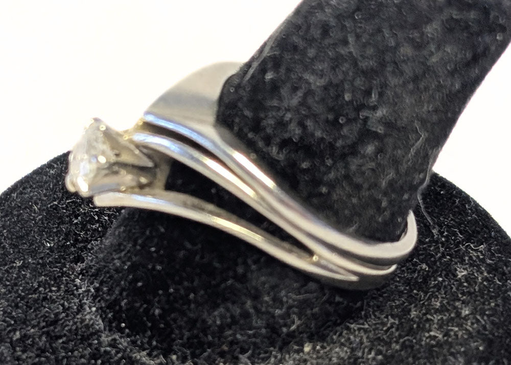 18 Kt White Gold Diamond Solitaire Engagement Ring & Band Set - Size 5.25