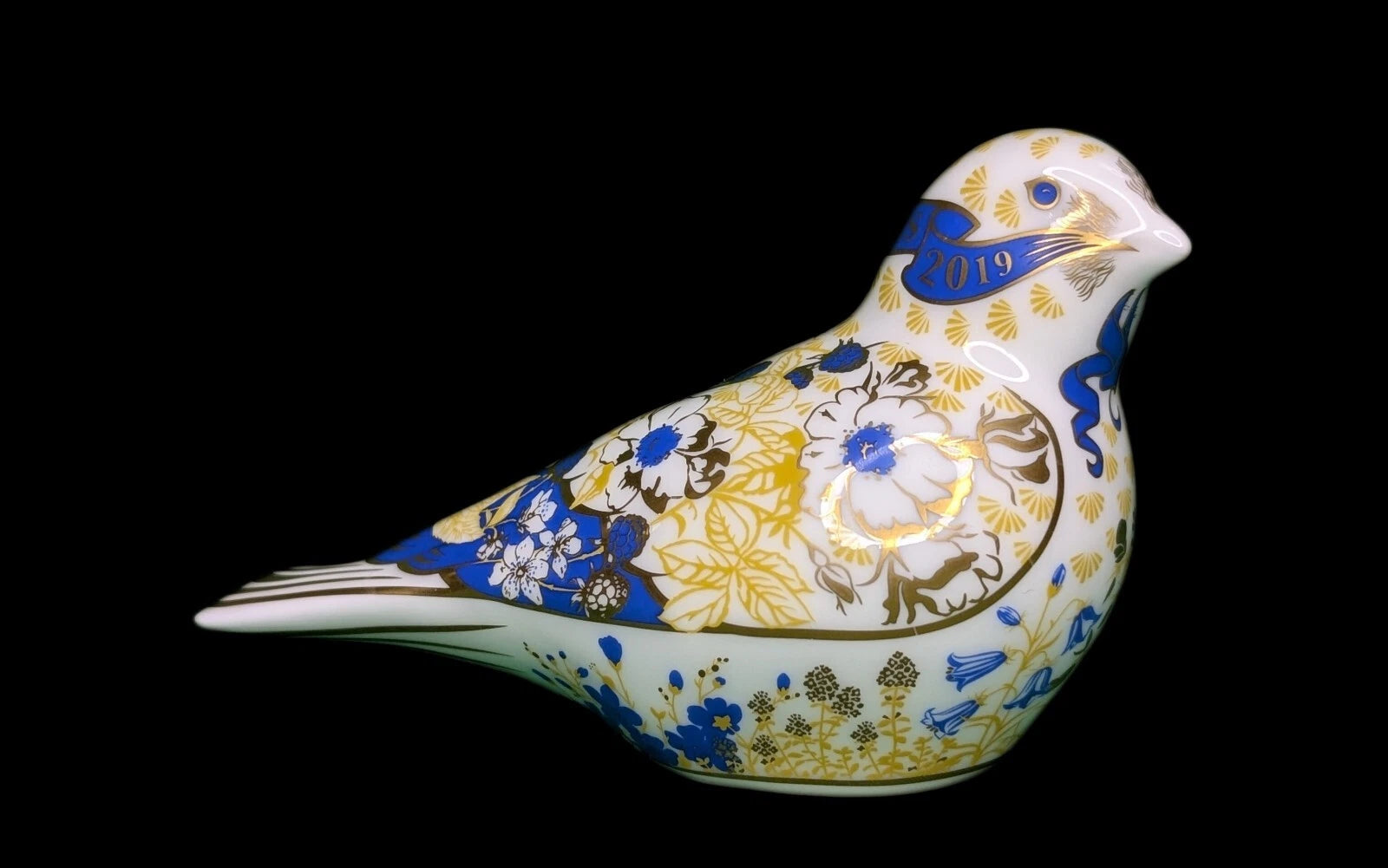 ROYAL CROWN DERBY Fine Bone China 25 Year Linnet Bird Figurine - Gold Seal