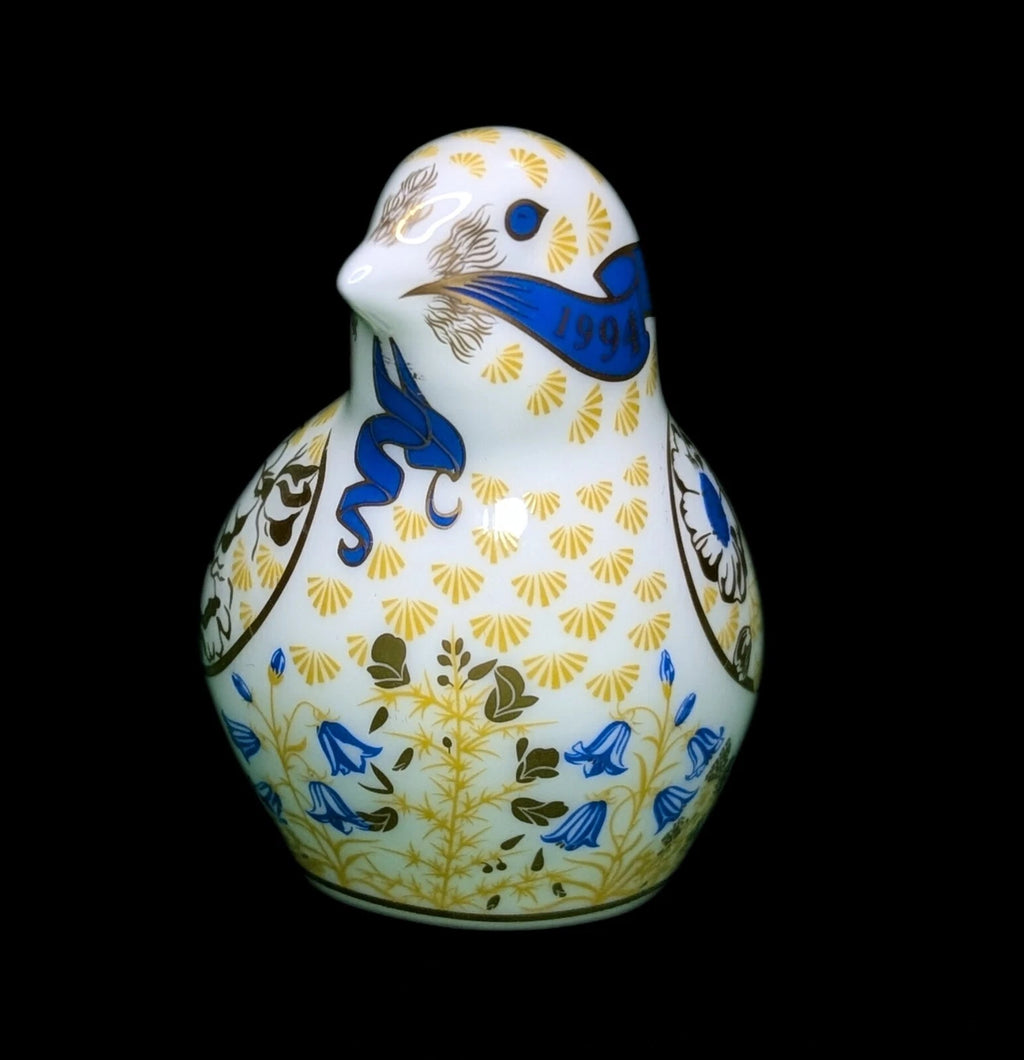 ROYAL CROWN DERBY Fine Bone China 25 Year Linnet Bird Figurine - Gold Seal