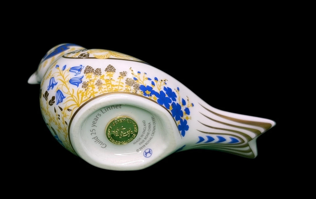 ROYAL CROWN DERBY Fine Bone China 25 Year Linnet Bird Figurine - Gold Seal