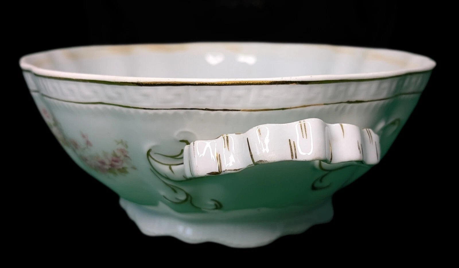 Oval Covered Vegetable Bowl - Z S & Co (Scherzer) - Scalloped, Roses - Bavaria