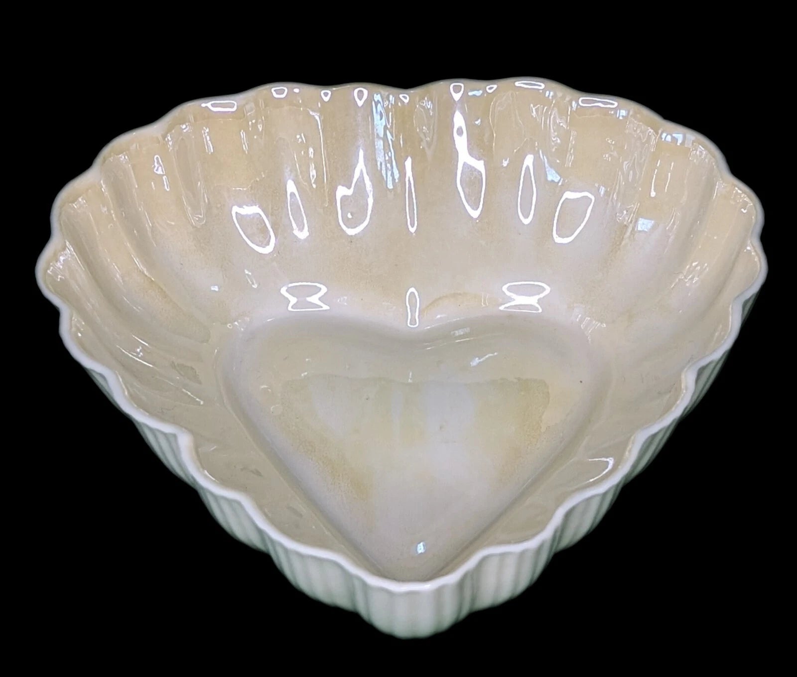 Beautiful BELLEEK - Ireland - Heart Shaped Candy / Bon Bon Dish - Green Mark