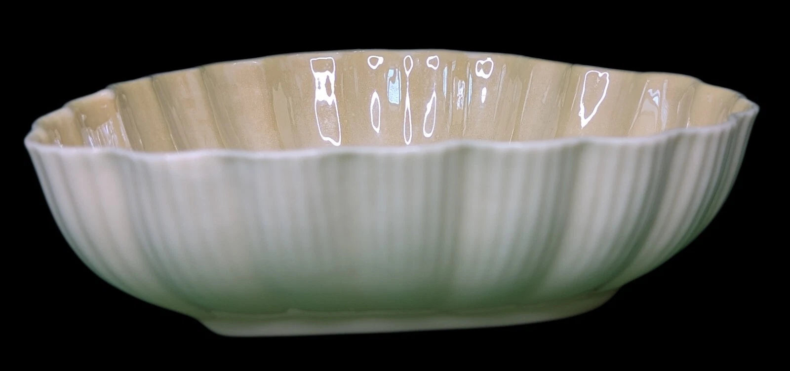 Beautiful BELLEEK - Ireland - Heart Shaped Candy / Bon Bon Dish - Green Mark