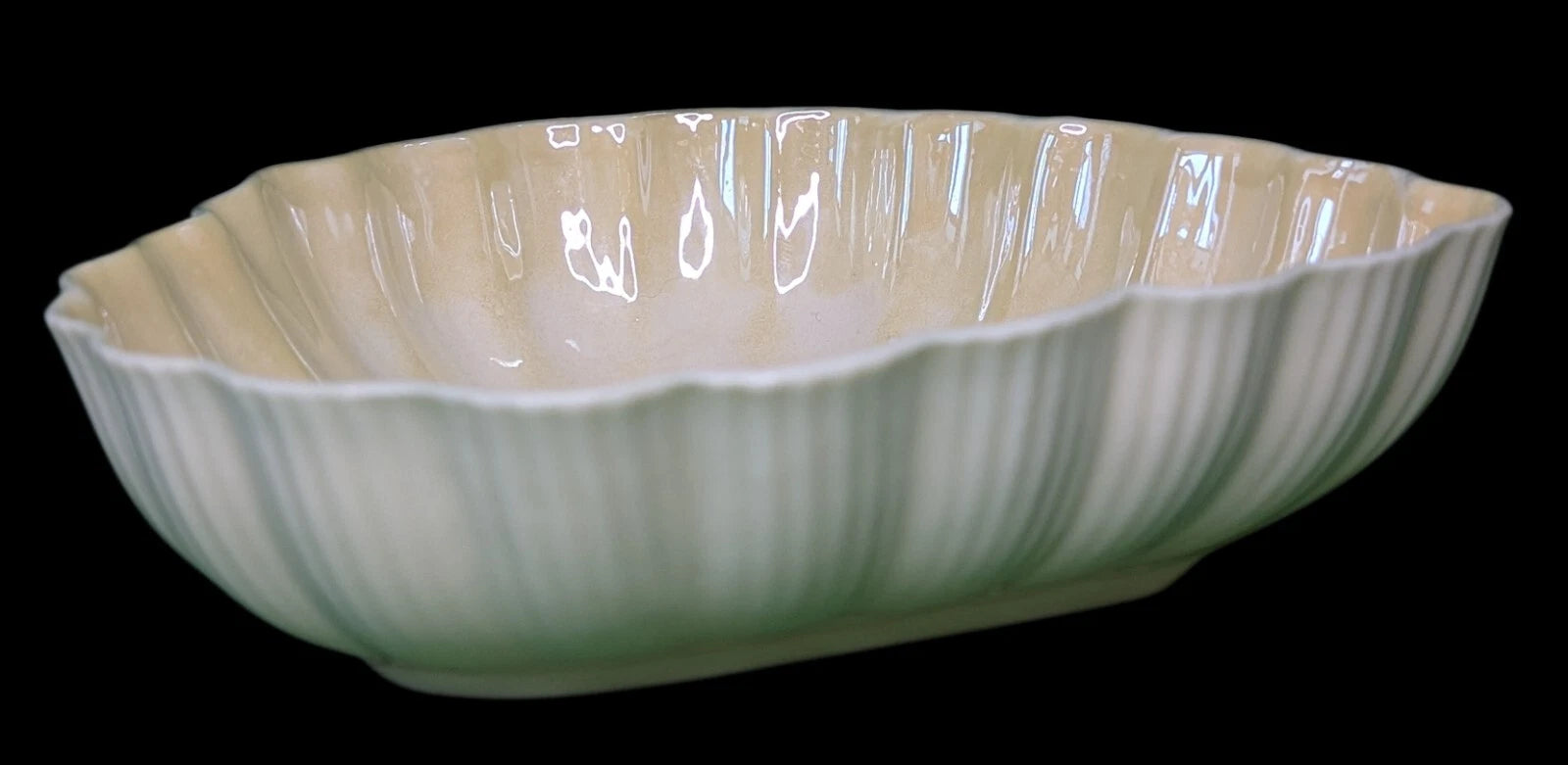 Beautiful BELLEEK - Ireland - Heart Shaped Candy / Bon Bon Dish - Green Mark