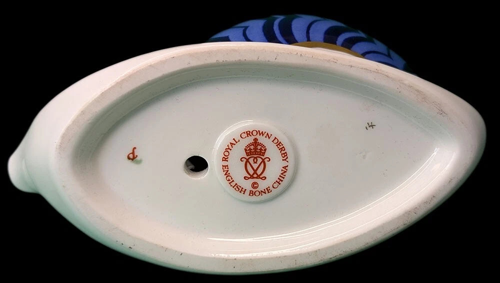 ROYAL CROWN DERBY Bone China Figurine / Paperweight - Snail with Stopper