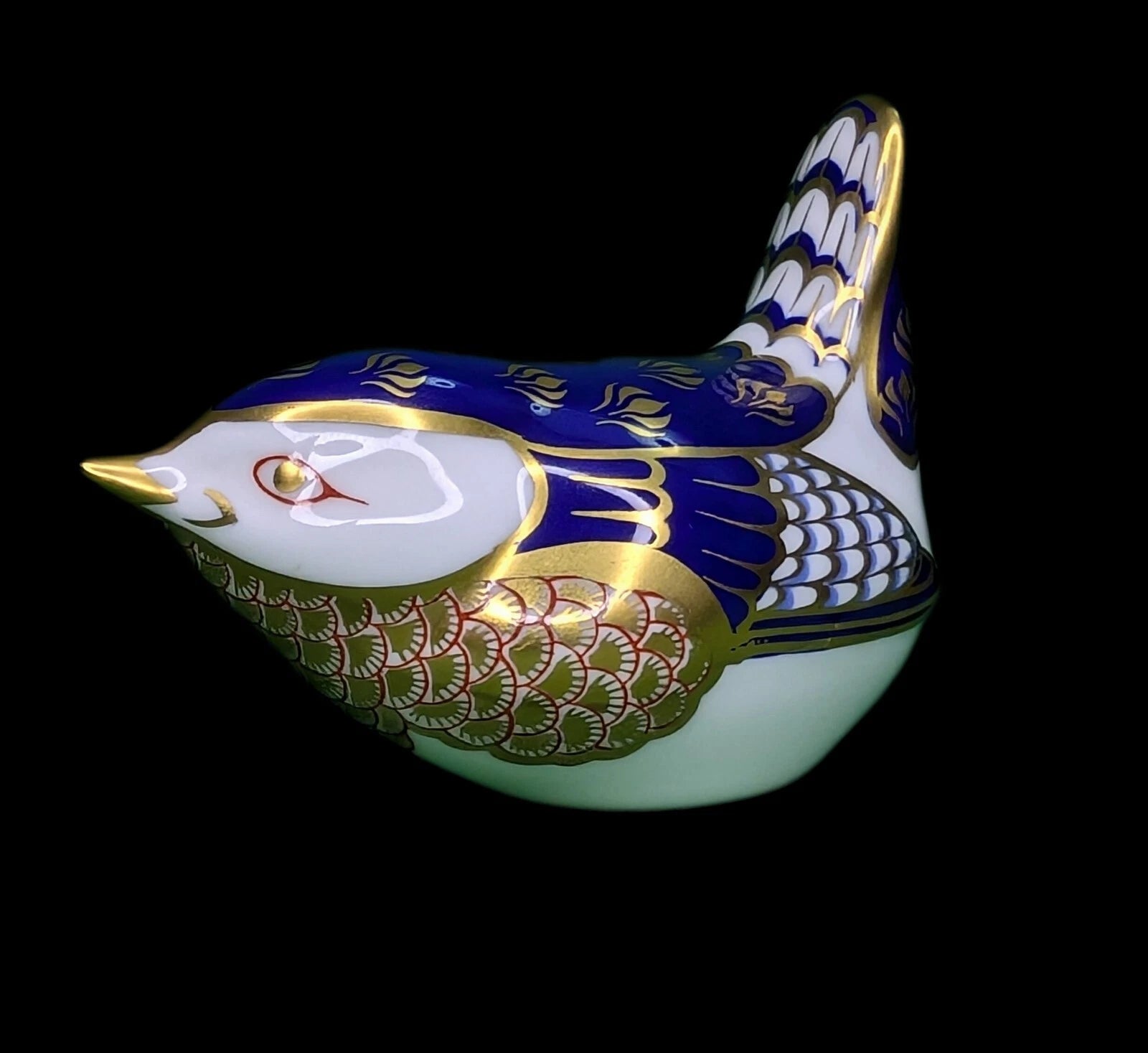 ROYAL CROWN DERBY Fine Bone China Cobalt Wren Bird Figurine - Gold Seal