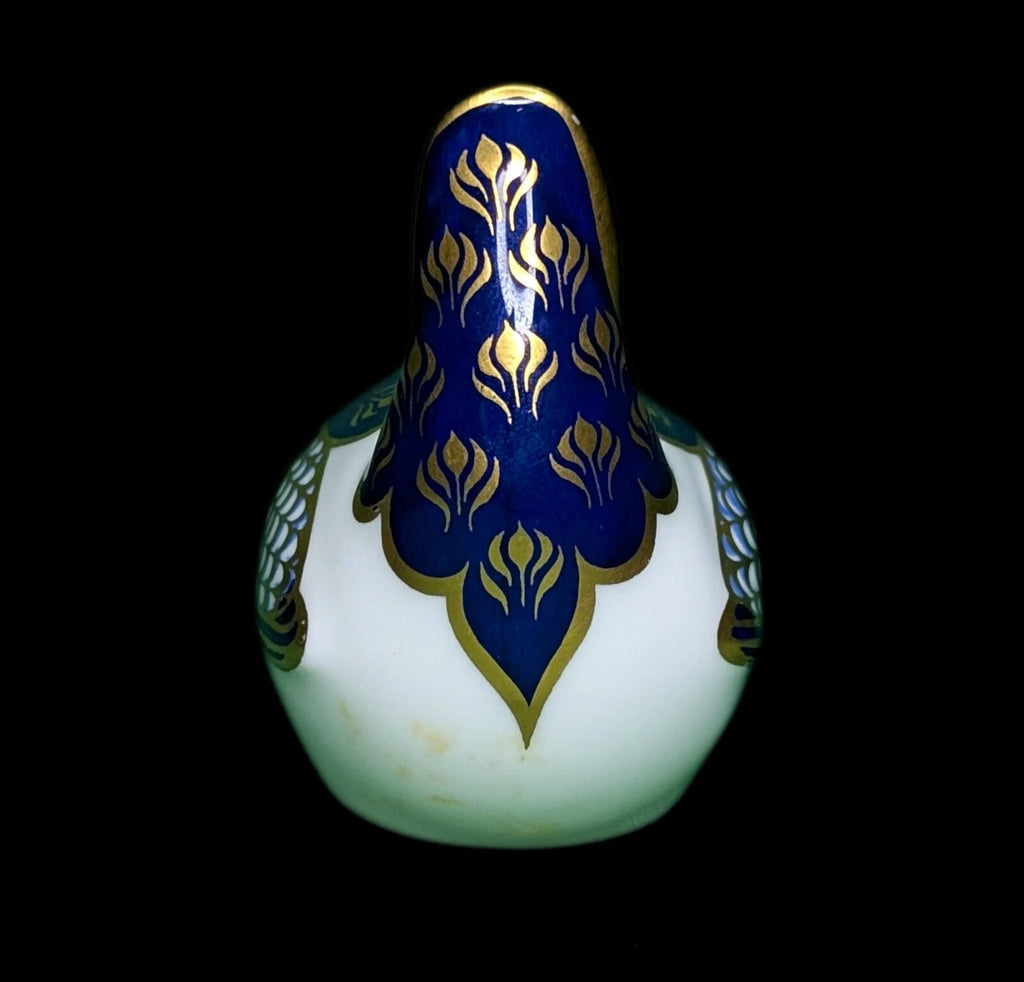 ROYAL CROWN DERBY Fine Bone China Cobalt Wren Bird Figurine - Gold Seal