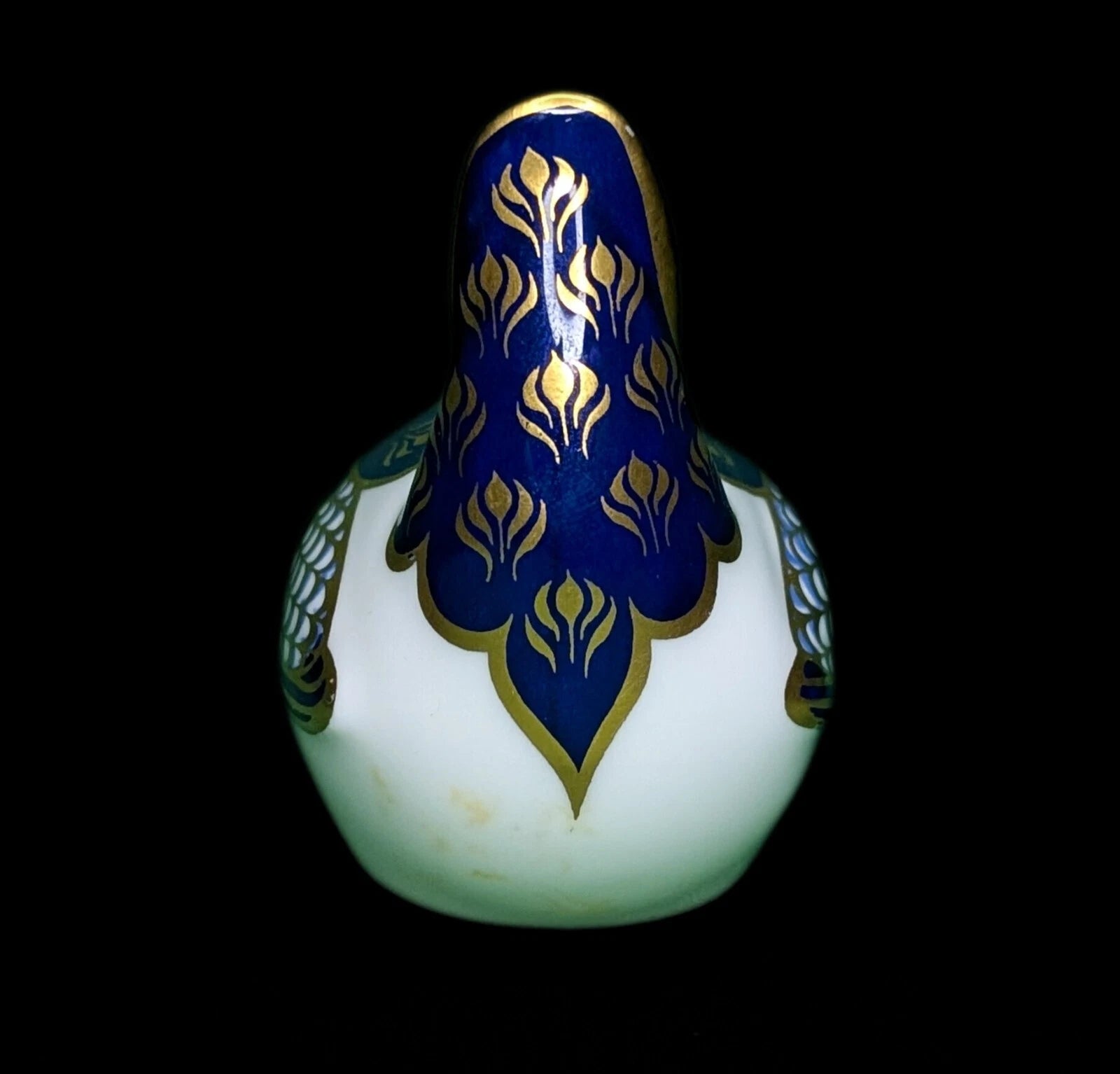 ROYAL CROWN DERBY Fine Bone China Cobalt Wren Bird Figurine - Gold Seal